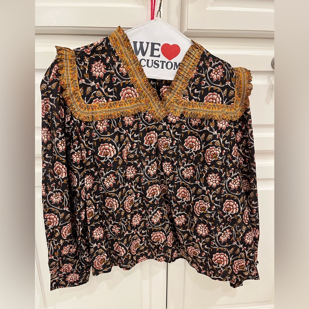 Never worn anthropology top! Striking details and colors